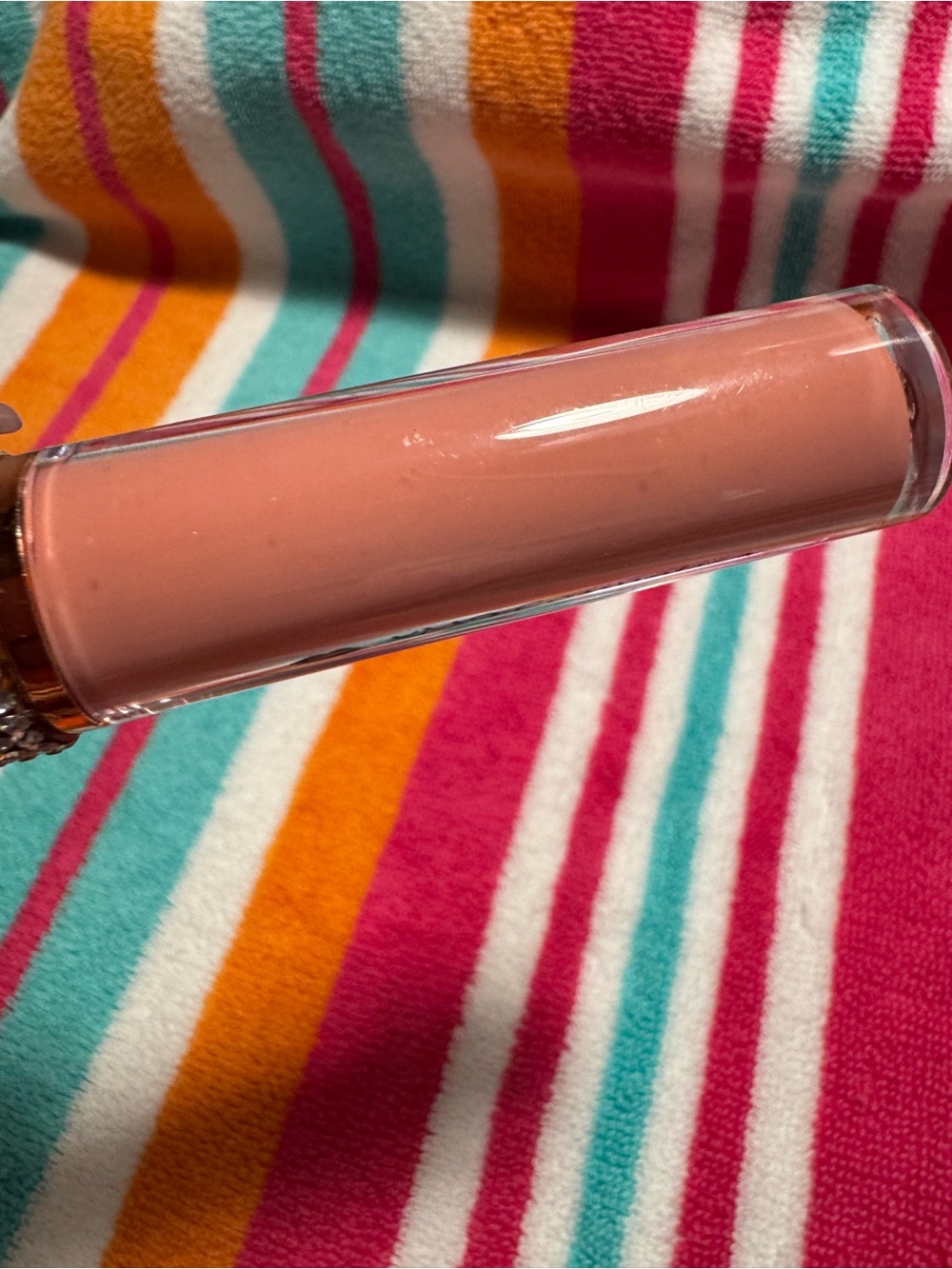 XNO Cosmetics Nude Pink Lip Gloss with Rhinestone Cap - Picture 3 of 3